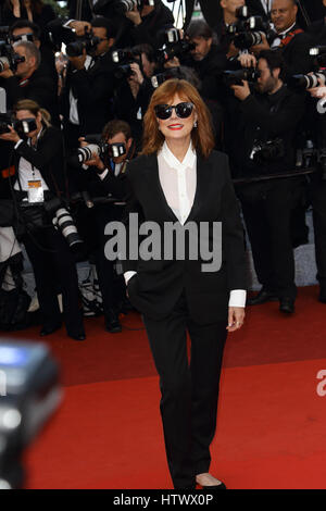 Susan Sarandon besucht die Premiere von "Cafe Society" und die Opening Night Gala während des 69. jährlichen Cannes Filmfestival im Palais des festivals Stockfoto