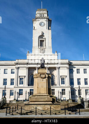 Kriegerdenkmal und Rathaus an der Barnsley South Yorkshire in England Stockfoto