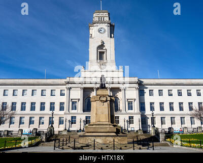 Kriegerdenkmal und Rathaus an der Barnsley South Yorkshire in England Stockfoto