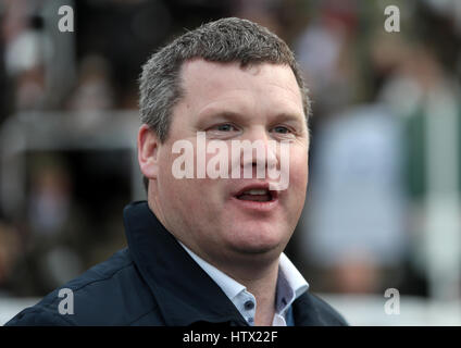 Pferdetrainer Gordon Elliott tagsüber Champion von 2017 Cheltenham Festival in Cheltenham Racecourse. PRESSEVERBAND Foto. Bild Datum: Dienstag, 14. März 2017. Finden Sie unter PA Geschichte RACING Cheltenham. Bildnachweis sollte lauten: David Davies/PA Wire. Einschränkungen: Redaktionelle Nutzung nur geschäftliche Nutzung unterliegt der Genehmigung von The Jockey Club/Cheltenham Racecourse Stockfoto