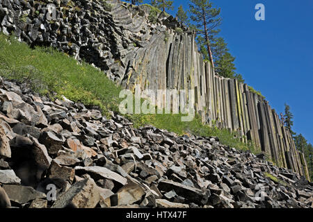 CA03041-00... Kalifornien - Wand des säulenförmigen Basalt am Devils Postpile National Monument. Stockfoto