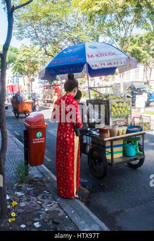 Vietnamesen in einer Straßenszene in den Lunar neue Year(Tet) Ferien, Ho-Chi-Minh-Stadt, Vietnam Stockfoto