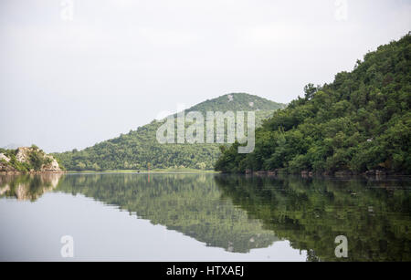 See Shkod auch Namen Scutari, Skadar und Shkodra liegt an der Grenze zwischen Albanien und Montenegro, der größte See im südlichen Europa Stockfoto