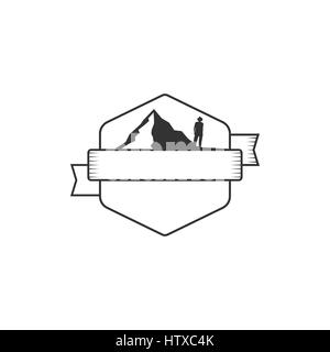 Leere Abzeichen Vektorform mit Bergen. Gut für Retro-Abenteuer Labels, Logos. Vintage Silhouette Insignia Design. Isoliert auf weißem Hintergrund. Stoc Stock Vektor
