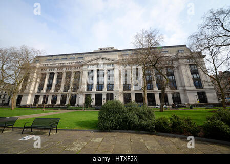 Victoria House ist ein Grad II aufgeführten neoklassischen Gebäude, gelegen am Bloomsbury Square in London. Victoria-Haus wurde in den 1920er Jahren erbaut. Stockfoto