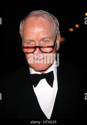 Paul Newman besucht A BROADWAY FROLIC - ein Vorteil für die nationalen Schauspieler Theater im Plaza Hotel in New York City 19. Oktober 1998 Stockfoto