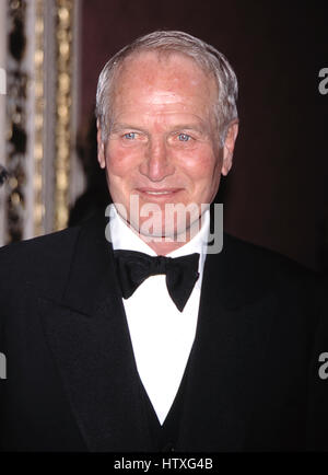 Paul Newman besucht A BROADWAY FROLIC - ein Vorteil für die nationalen Schauspieler Theater im Plaza Hotel in New York City 19. Oktober 1998 Stockfoto