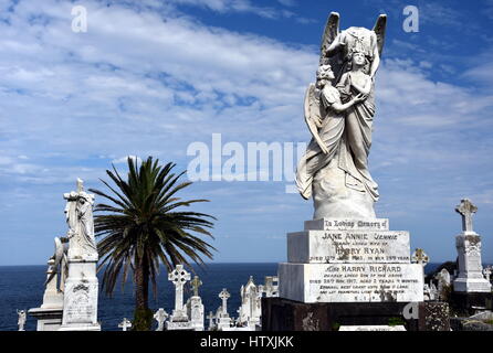 Waverley Cemetery ist ein Staat denkmalgeschützten Friedhof an einem legendären Ort in Sydney. Es ist bekannt für seine weitgehend intakten viktorianischen und edwardianischen monu Stockfoto