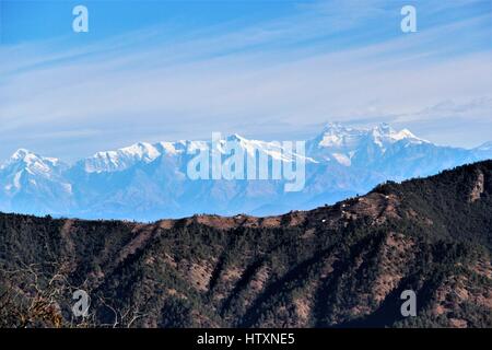 Himalaya von Kumaun Hügeln (am frühen Morgen) Stockfoto