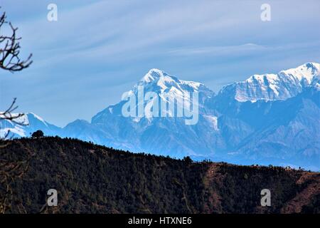 Himalaya von Kumaun Hügeln (am frühen Morgen) Stockfoto