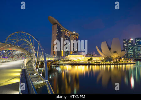 Marina Bay Sands Hotel und Helix-Brücke, Marina Bay, Singapur Stockfoto