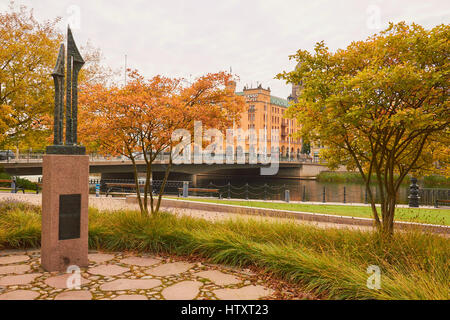 Riverside-Denkmal für Menschen von Norrköping Verstorbenen in 1994 MS Estland Kreuzfahrt Fähre Katastrophe, Norrköping, Ostergotland, Schweden, Skandinavien Stockfoto