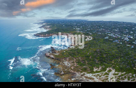 Luftaufnahme der Mornington-Halbinsel am Morgen in der Nähe von Blairgowrie Back Beach. Melbourne, Victoria, Australien Stockfoto