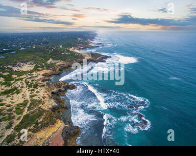 Luftaufnahme der Mornington-Halbinsel am Morgen in der Nähe von Blairgowrie Back Beach. Melbourne, Victoria, Australien Stockfoto