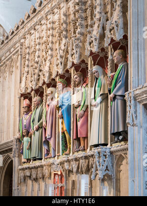 Sieben restauriert Märtyrer Statuen im Kirchenschiff der Abtei von St Albans Kirche Hertfordshire England UK Stockfoto