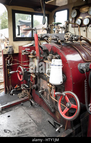Auf der Führerstand einer Dampflokomotive Bure Valley Railway in Norfolk UK Stockfoto