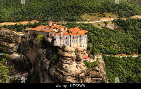 Meteora Kloster oben auf den Bergen in Thessalien, Griechenland gelegt. Stockfoto