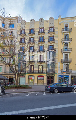 Casa Cama i Escurra, Jugendstilgebäude in Carrer Gran de Gràcia15, Barcelona, Katalonien, Spanien. Stockfoto