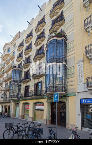 Casa Cama i Escurra, Jugendstilgebäude in Carrer Gran de Gràcia15, Barcelona, Katalonien, Spanien. Stockfoto