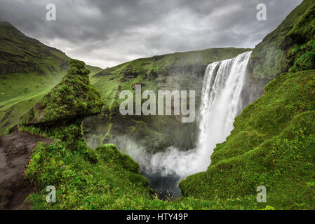 Skogafoss Wasserfall im Süden Islands von oben gesehen Stockfoto