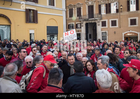 Rom, Italien. 15. März 2017. A zu protestieren vor Piazza Montecitorio gegen die "Bolkestein" die Eigentümer die Badeanstalten von ganz Italien. Bildnachweis: Andrea Ronchini/Pacific Press/Alamy Live-Nachrichten Stockfoto