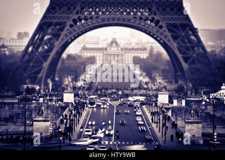 Verkehr in der Eiffel-Turm. Paris, Frankreich, Europa. Stockfoto