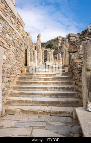 Bath Road in den Ruinen von Ephesos in Selcuk, Türkei Stockfoto