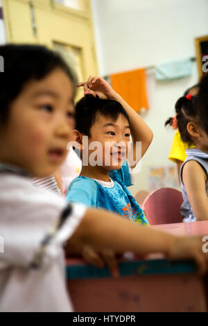 Chinesische Kinder in einem Kindergarten irgendwo in China. Stockfoto