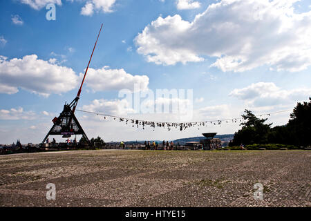 Prager Metronom im Letna Park und wurde entworfen von Vratislav Novak, Tschechische Republik. Stockfoto