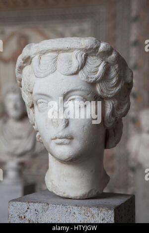 Römische Kaiserin Faustina die jüngere. Frau des Roman Emperor Marcus Aurelius (Regierungszeit 161-180 n. Chr.). Den Kopf von einer Statue von etwa 150 n. Chr. auf dem Display in der Glyptothek in München, Bayern, Deutschland. Stockfoto