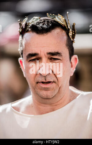 Rom - Reenactment von der Ermordung des Kaisers Julius Caesar an den Iden des März von der Gruppo Storico Romano, Largo di Torre Argen Stockfoto