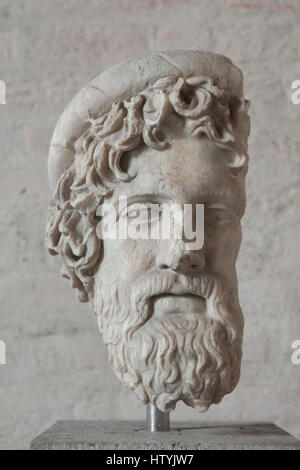 Kopf einer Statue des Asklepios. Römische Kopie nach eines griechischen Originals von etwa 420-410 v. Chr. auf dem Display in der Glyptothek in München, Bayern, Deutschland. Stockfoto