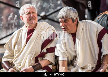 Rom - Reenactment von der Ermordung des Kaisers Julius Caesar an den Iden des März von der Gruppo Storico Romano, Largo di Torre Argen Stockfoto