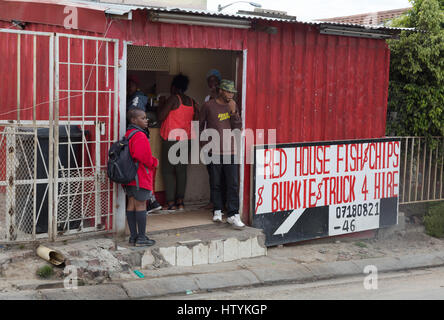 Südafrika Townships - Ladengeschäft im Township Imizamo Yethu, Hout Bay, Kapstadt Südafrika Stockfoto