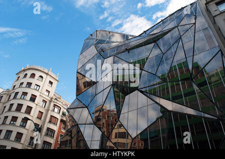 Baskenland: die Skyline von Bilbao, Blick auf die Paläste und Gebäude der neuen Stadt Stockfoto