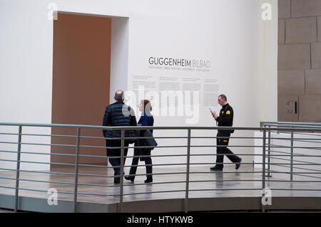 Bilbao, Spanien: das Interieur des Guggenheim Museum Bilbao, das Museum für moderne und zeitgenössische Kunst, entworfen von dem Architekten Frank Gehry Stockfoto
