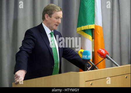 Irische Taoiseach Enda Kenny, spricht zu den Medien nach einem Mittagessen am American Institute for Peace in Washington am vierten Tag seines Besuchs in den USA. Stockfoto