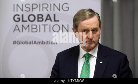 Irische Taoiseach Enda Kenny, spricht zu den Medien nach einem Mittagessen am American Institute for Peace in Washington am vierten Tag seines Besuchs in den USA. Stockfoto