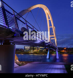 Infinity-Brücke Fußgänger- und Zyklus Brücke über River Tees am Stockton-on-Tees in Nordost-England Stockfoto