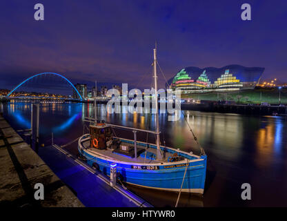 Newcastle Upon Tyne in Tyneside, Tyne and Wear in North East England Newcastle Quayside bekannt für Nachtleben-Architektur und Fluss-Brücke Stockfoto