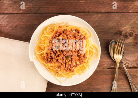 Teller Pasta mit Fleisch und Tomatensauce Stockfoto