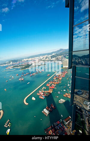 Eine Antenne Stadtbild Ansicht des neuen Yau Ma Tei Typhoon Shelter und Mong Kok von Kowloon Sky100 am ICC Gebäude entnommen. Stockfoto