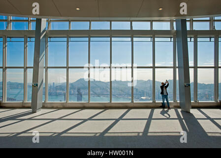 Das International Commerce Centre (ICC) ist ein 108-geschossige, 484Êm (1, 588Êft) kommerzielle Wolkenkratzer in West Kowloon, Hong Kong im Jahr 2010 abgeschlossen. Es ist ein Stockfoto