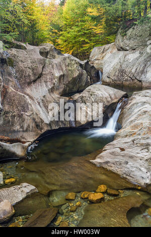 Warren fällt auf der Mad River, Green Mountain National Forest, Washington County, Vermont Stockfoto