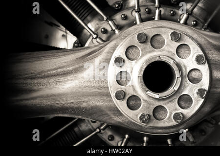 Sepia getönten Oldtimer-Flugzeuge Propeller und Motorzylinder Stockfoto