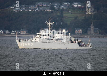 HNLMS Makkum (M857), eine Blume-Klasse (Tripartite) Minehunter der Royal Netherlands Navy, zu Beginn der Übung Joint Warrior 14-2. Stockfoto