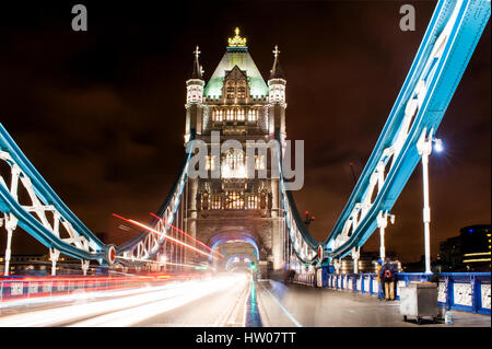 Tower Bridge von London in der Nacht - UK Stockfoto