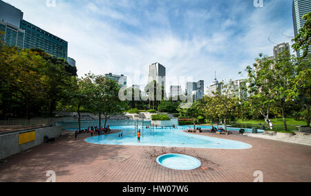 KUALA LUMPUR, MALAYSIA - 28. Dezember 2016: Petronas Towers am 28. Dezember 2016 in Kuala Lumpur, Malaysia.Petronas Türmen, auch bekannt als Menara Petrona Stockfoto