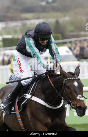 Cheltenham, Vereinigtes Königreich. 14. März 2017. Altior geritten von Nico de Boinville gewinnt der Racing Post Arkle Challenge Trophy Chase Grade 1 in Cheltenham-Cheltenham-Rennbahn/Great Britain.  Bildnachweis: Dpa picture Alliance/Alamy Live News Stockfoto