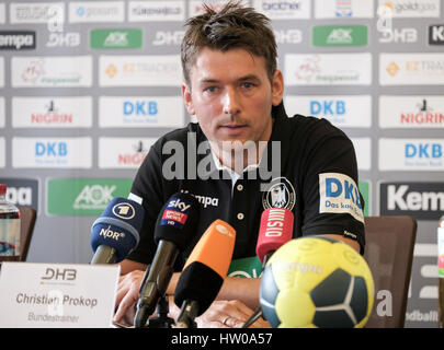 Hamburg, Deutschland. 15. März 2017. Die neuen deutschen nationalen Handball Trainer Christian Prokop bei einer Presseveranstaltung in Hamburg, Deutschland, 15. März 2017. Foto: Axel Heimken/Dpa/Alamy Live News Stockfoto